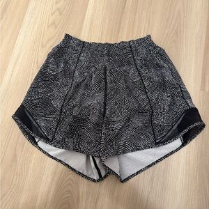 Lululemon high rise hotty hot 4” short